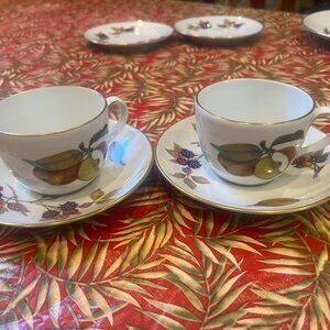 Royal Worcester Evesham Dinnerware Set – 8 Pieces – Perfect Condition